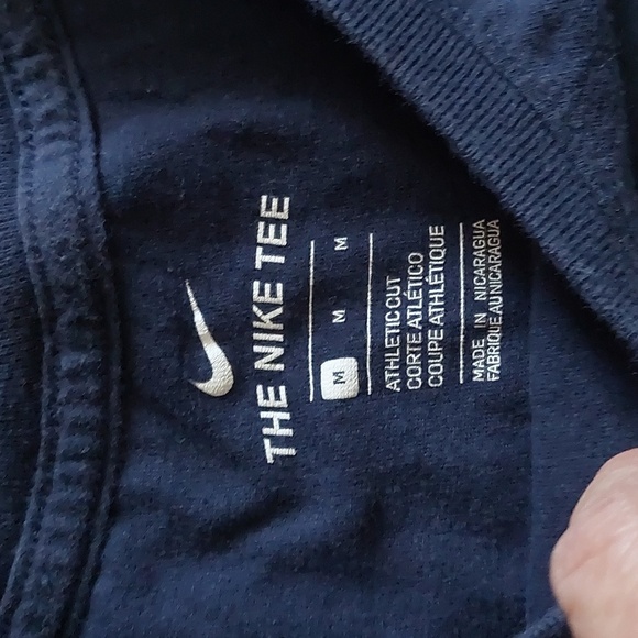 Nike The Nike Tee Navy Blue Rewneck Shirt White Logo Spellout Swoosh M - Picture 6 of 6